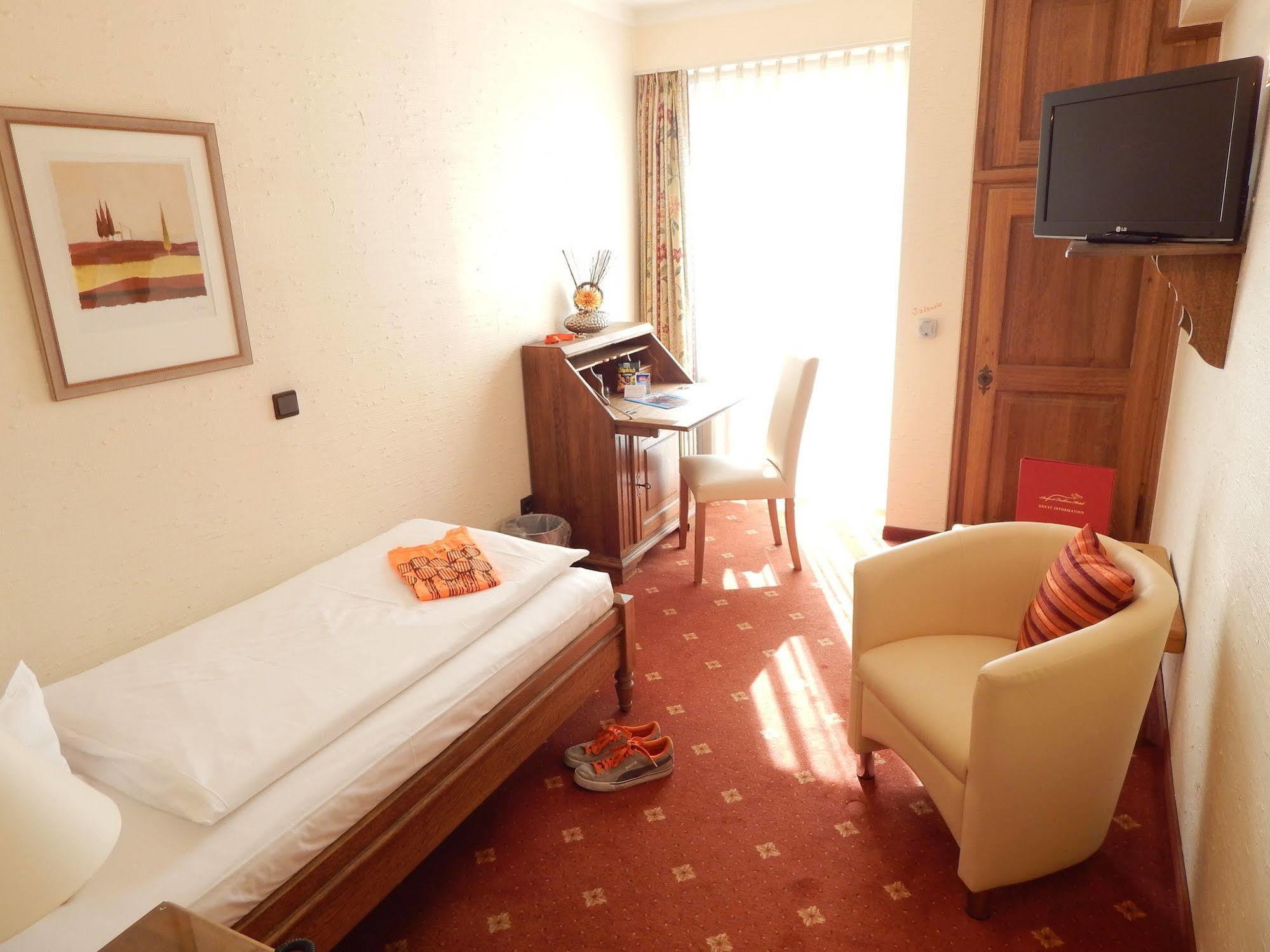 Airport Fashion Hotel Дюселдорф Екстериор снимка
